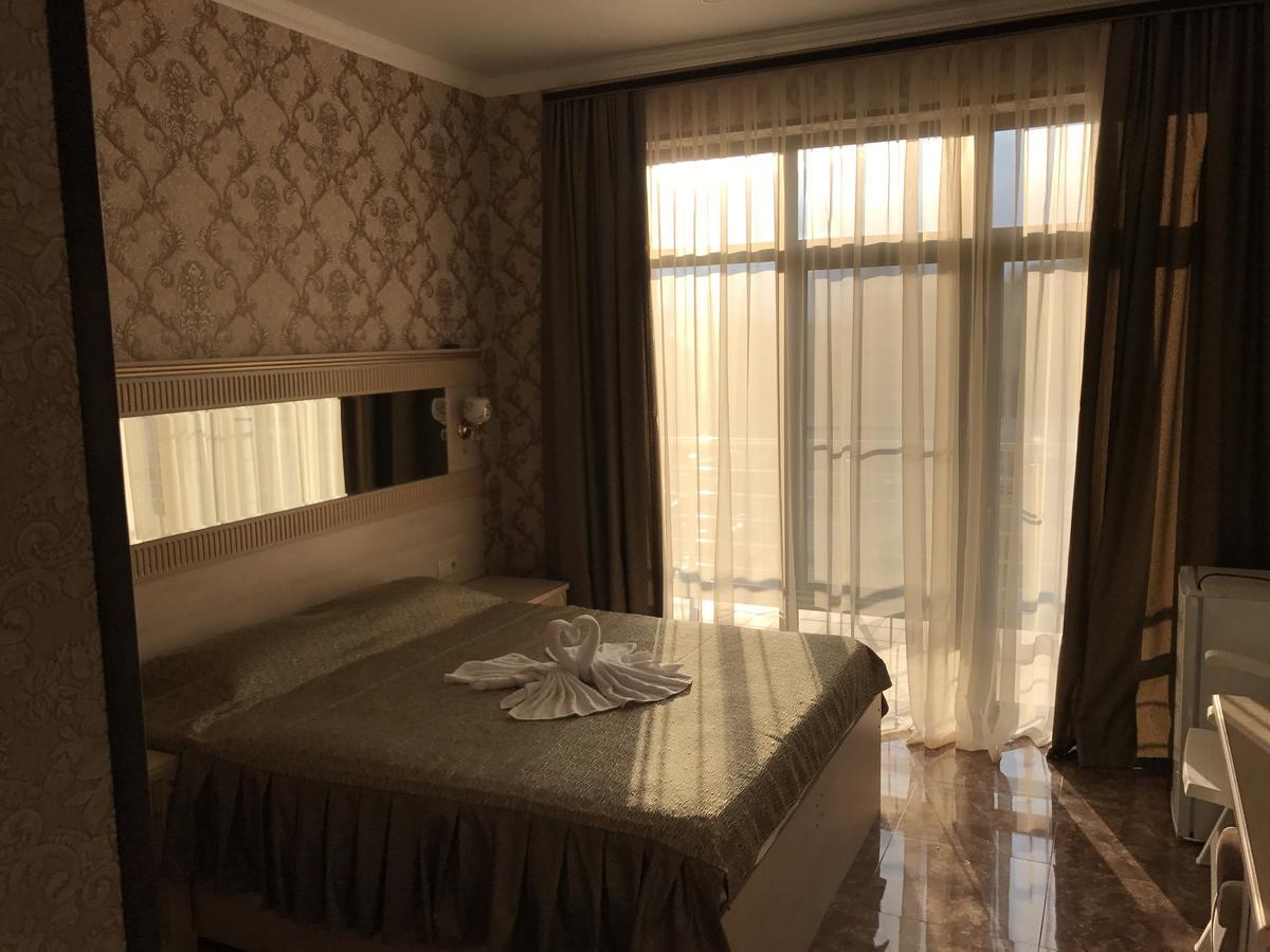 Hotel Danelyan ปิซุนดา ภายนอก รูปภาพ